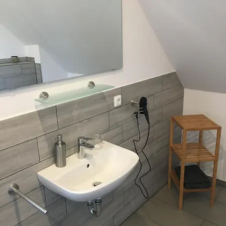 Gaeste Und Messezimmer Adelheidsdorf Affittacamere 3*