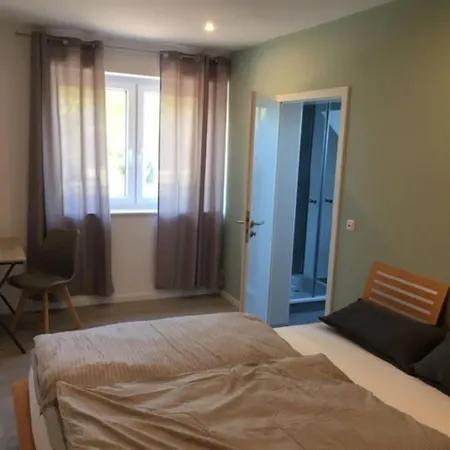 Gaeste Und Messezimmer Adelheidsdorf Affittacamere 3*
