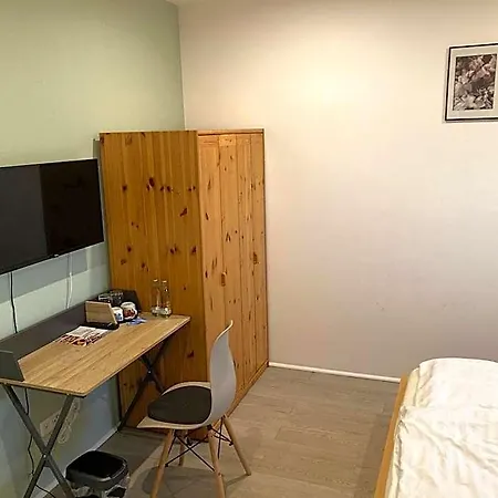 Pensión Gaeste Und Messezimmer Adelheidsdorf 3*