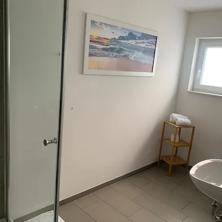 Gaeste Und Messezimmer Adelheidsdorf 첼레